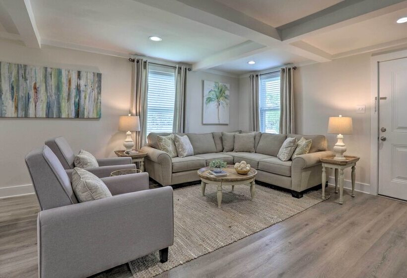 Walk To Beach: Home In Galveston!