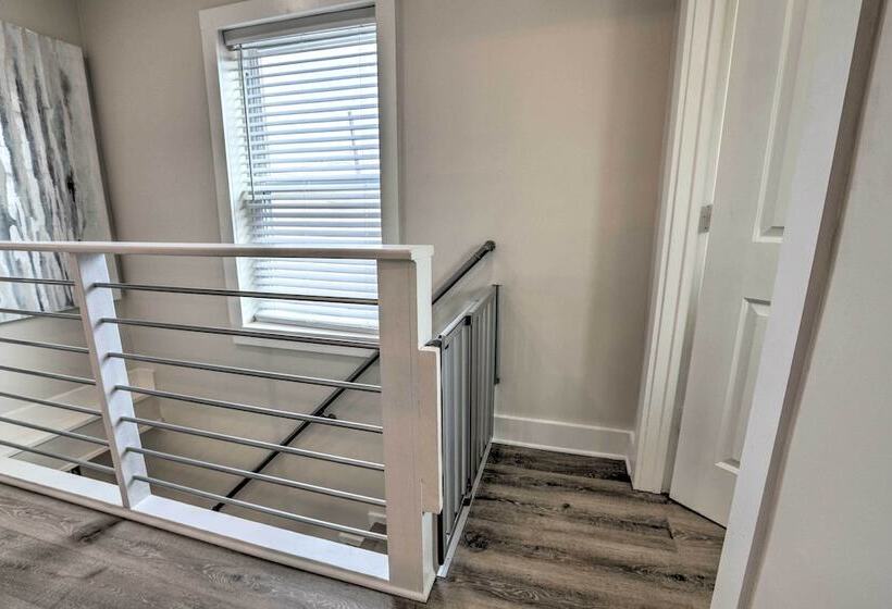 Walk To Beach: Home In Galveston!