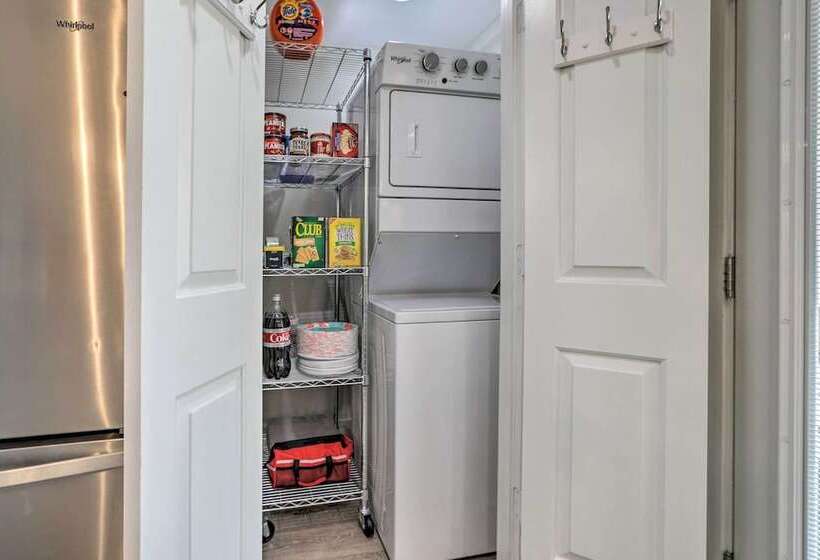 Walk To Beach: Home In Galveston!