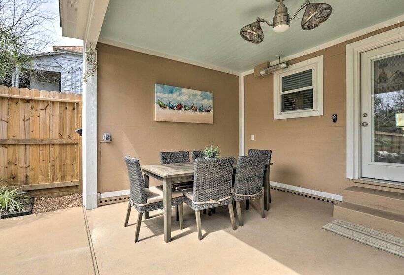 Walk To Beach: Home In Galveston!