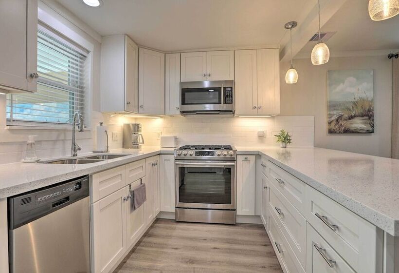 Walk To Beach: Home In Galveston!