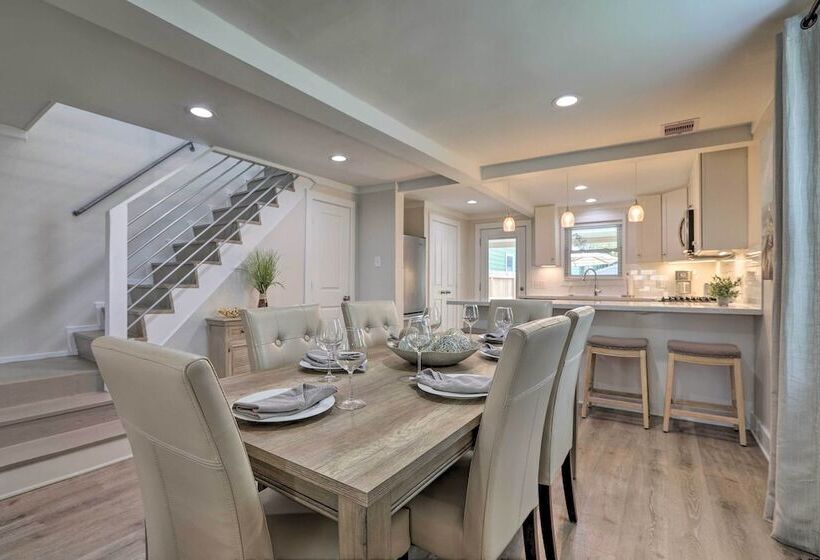 Walk To Beach: Home In Galveston!