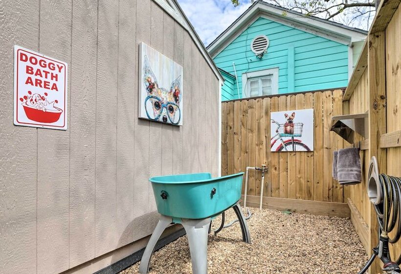 Walk To Beach: Home In Galveston!