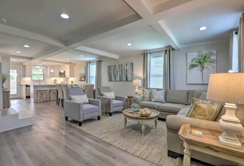 Walk To Beach: Home In Galveston!