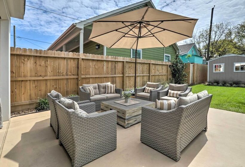 Walk To Beach: Home In Galveston!