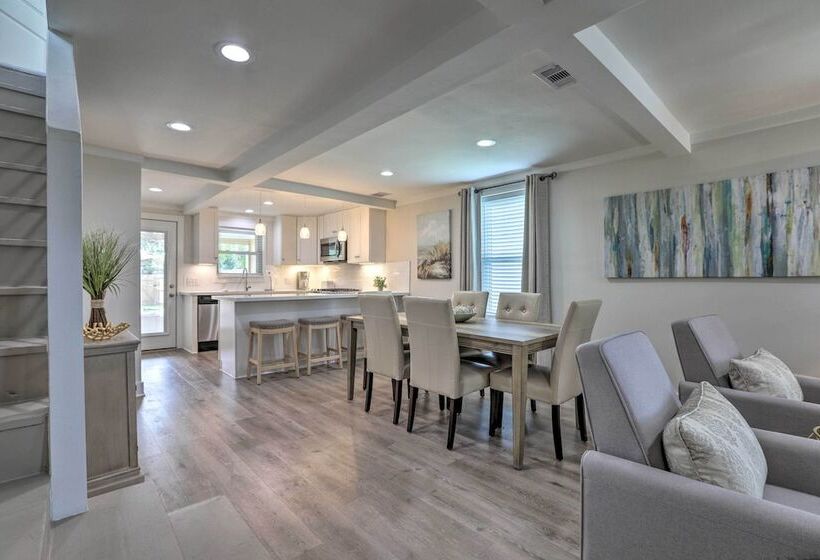 Walk To Beach: Home In Galveston!