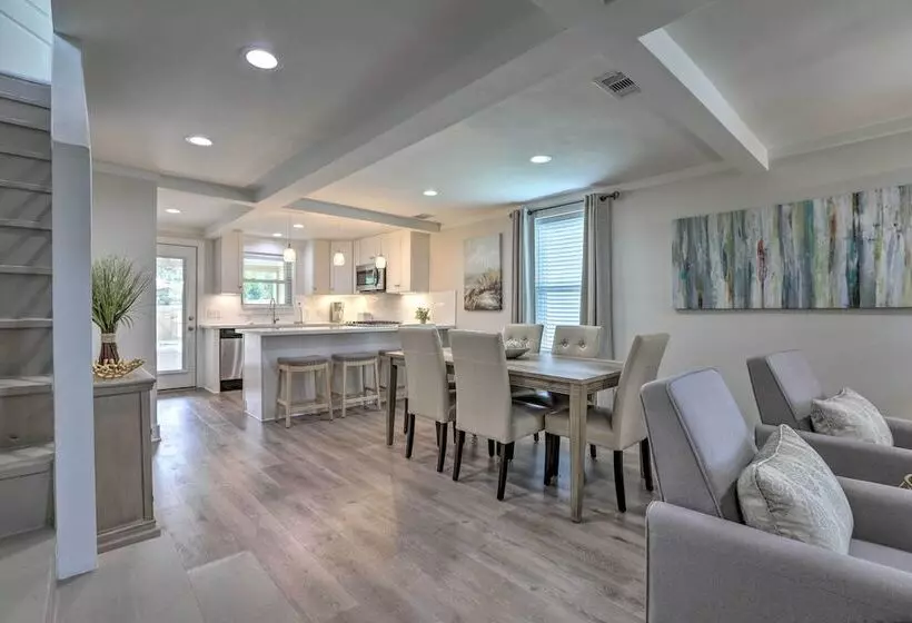Walk To Beach: Home In Galveston!