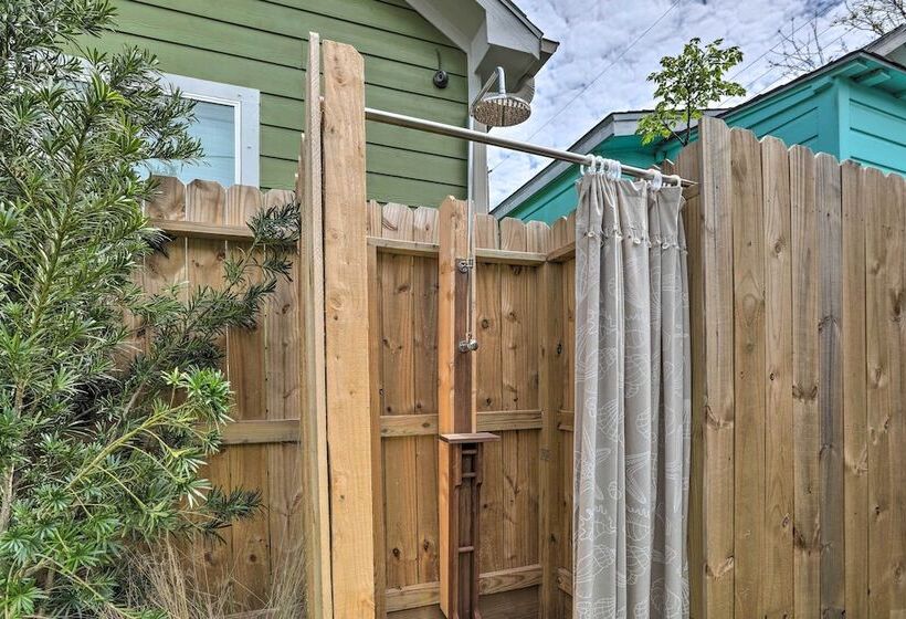 Walk To Beach: Home In Galveston!