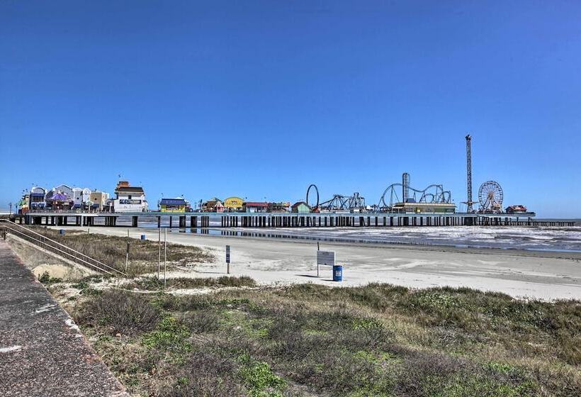 Walk To Beach: Home In Galveston!