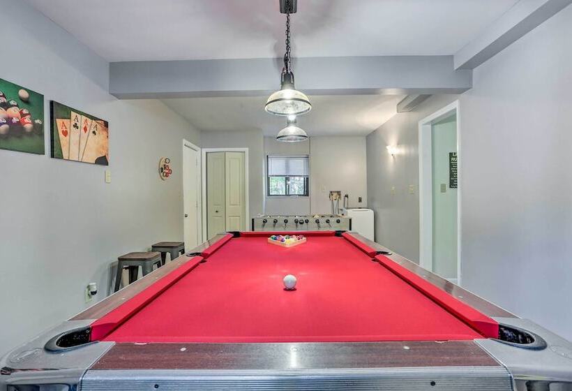 East Stroudsburg Home W/ Game Room + Deck!
