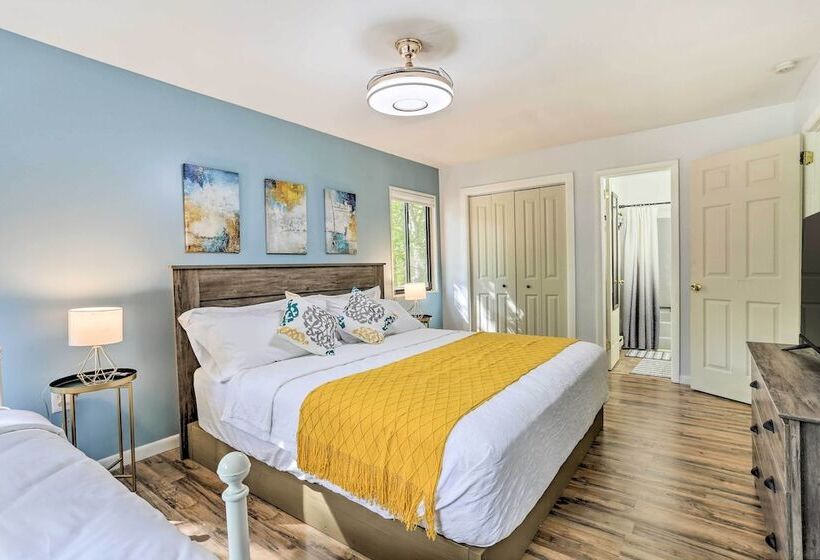 East Stroudsburg Home W/ Game Room + Deck!