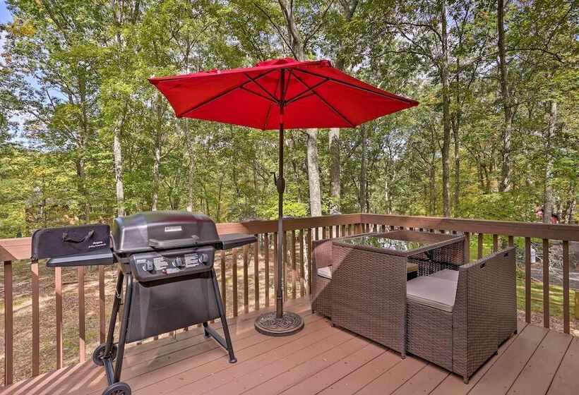 East Stroudsburg Home W/ Game Room + Deck!