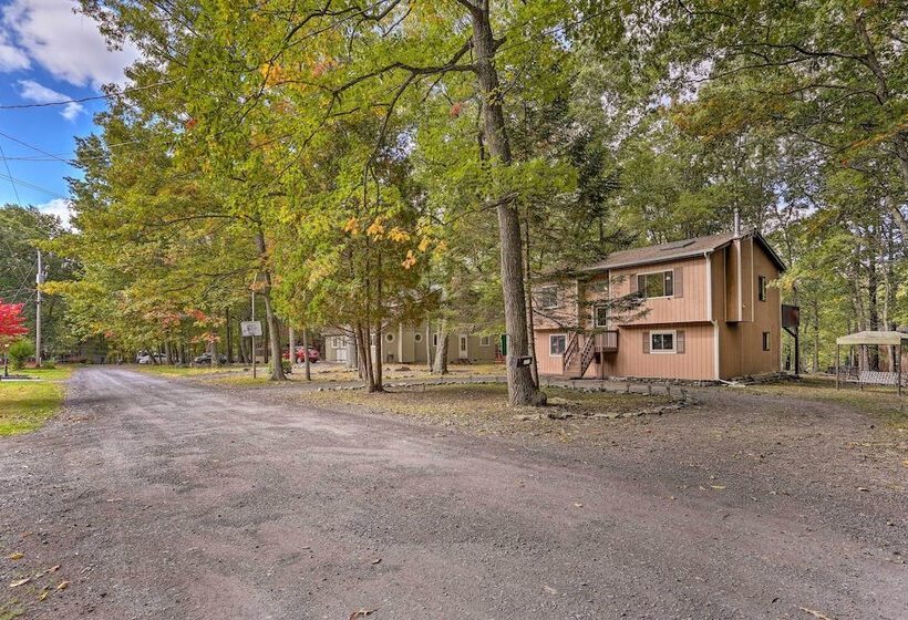 East Stroudsburg Home W/ Game Room + Deck!