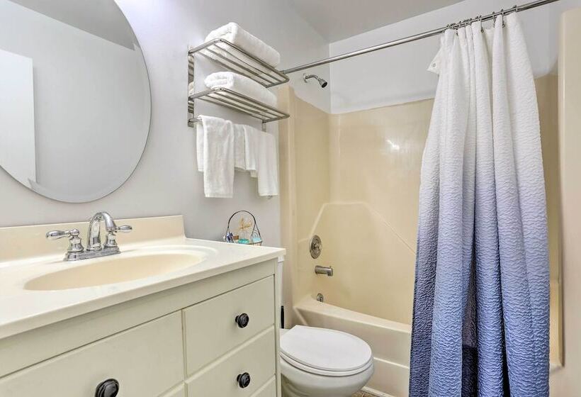 East Stroudsburg Home W/ Game Room + Deck!