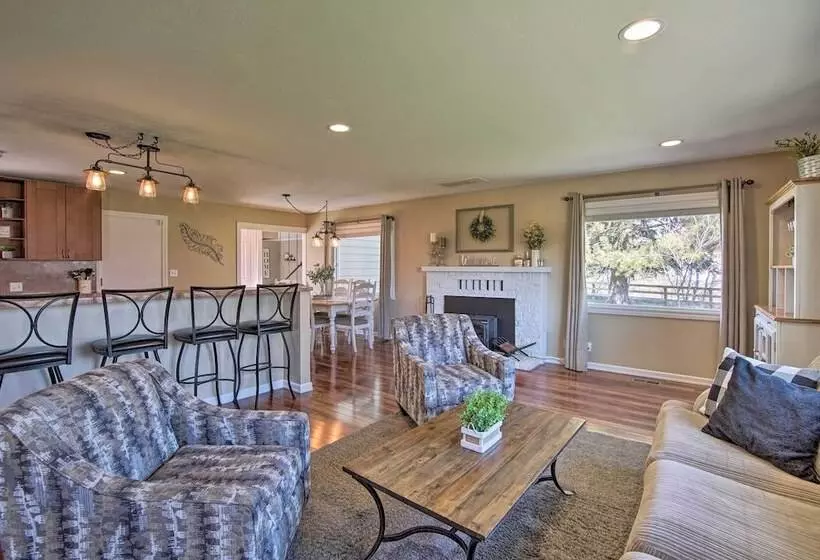 Ellensburg Home W/ Mountain Views On 3 Acres!
