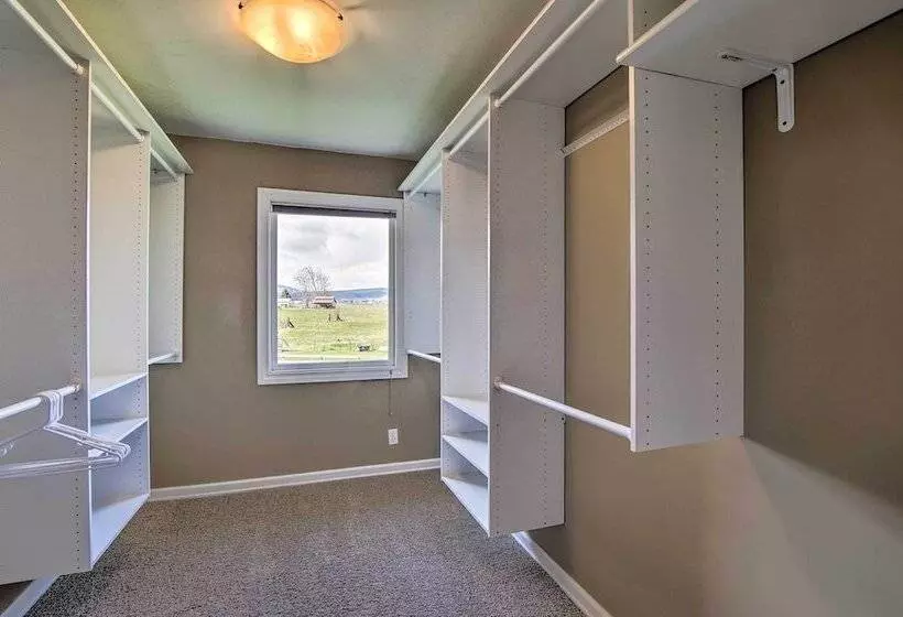 Ellensburg Home W/ Mountain Views On 3 Acres!