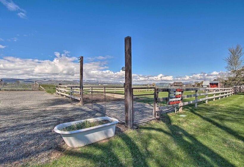 Ellensburg Home W/ Mountain Views On 3 Acres!