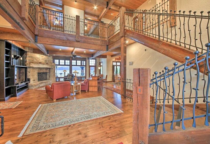 Expansive Sandpoint Lake House With Hot Tub!