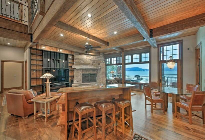 Expansive Sandpoint Lake House With Hot Tub!