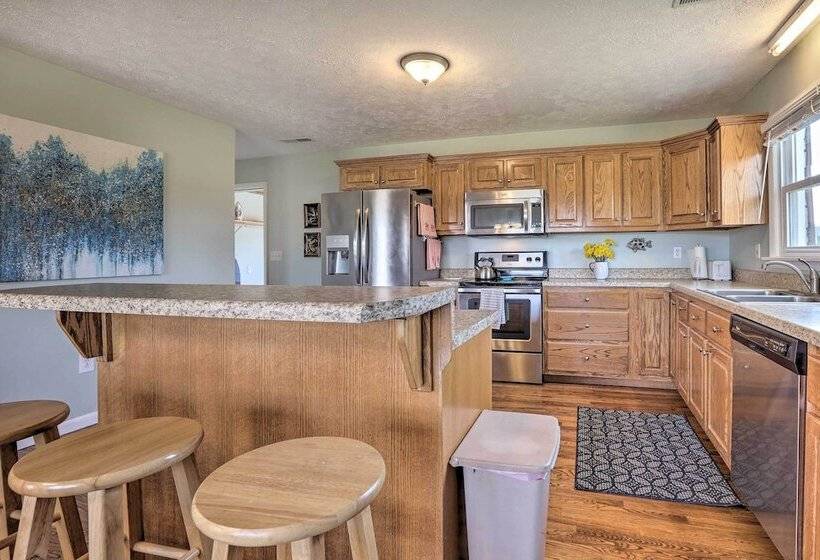 Family Home W/ Deck, 2 Mi To Lake Cumberland