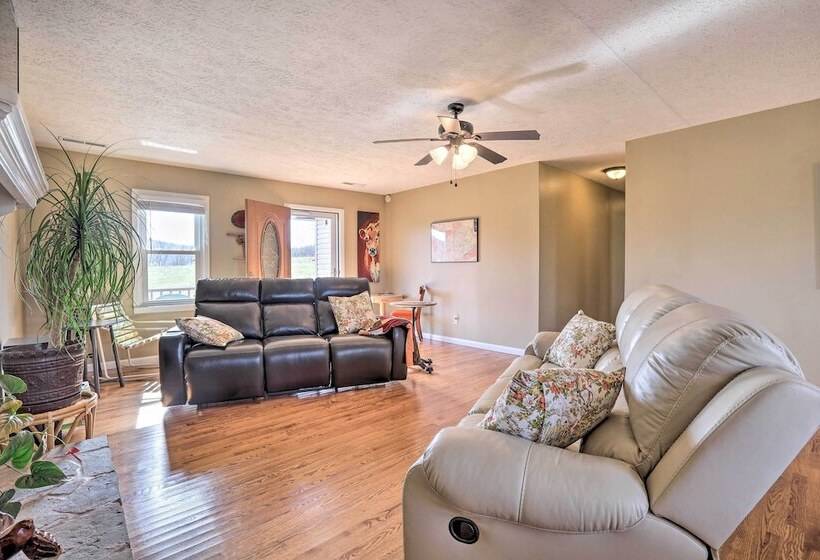 Family Home W/ Deck, 2 Mi To Lake Cumberland