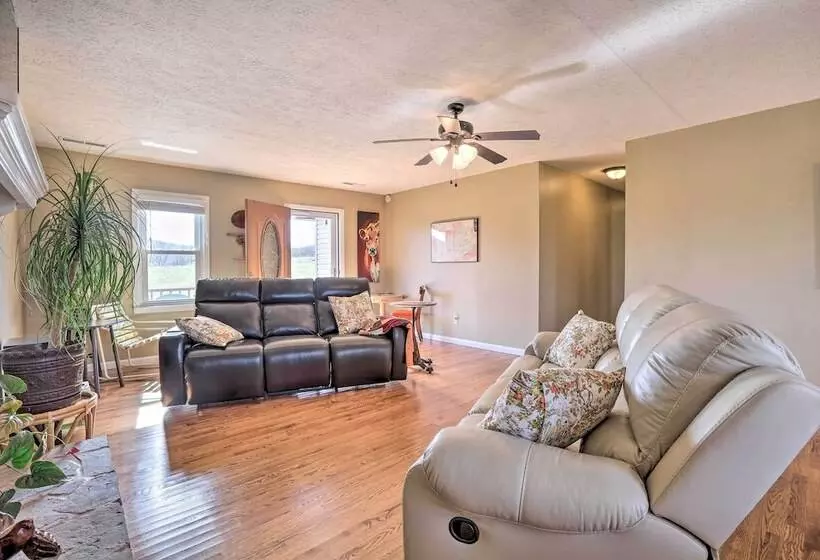 Family Home W/ Deck, 2 Mi To Lake Cumberland