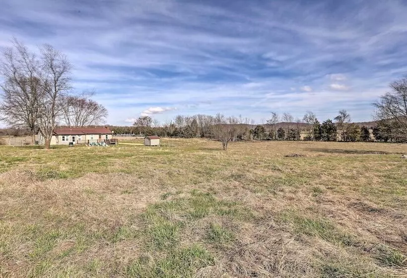 Family Home W/ Deck, 2 Mi To Lake Cumberland