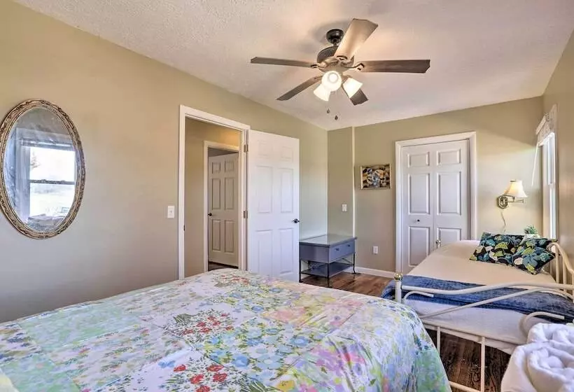 Family Home W/ Deck, 2 Mi To Lake Cumberland