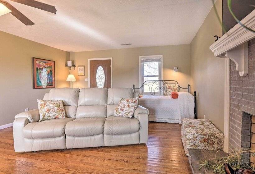 Family Home W/ Deck, 2 Mi To Lake Cumberland