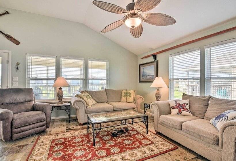 Pool Access & Walk To Beach: Galveston Home