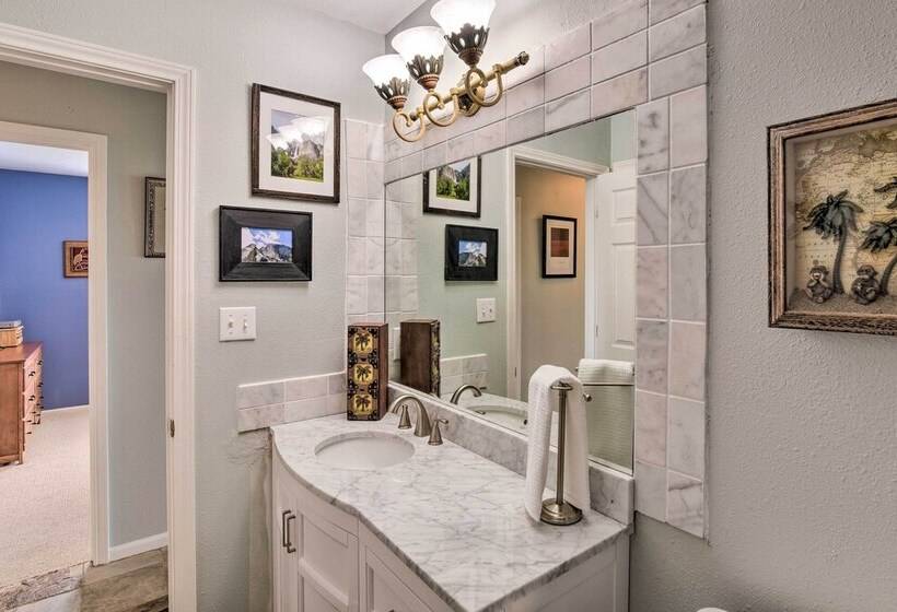 Pool Access & Walk To Beach: Galveston Home