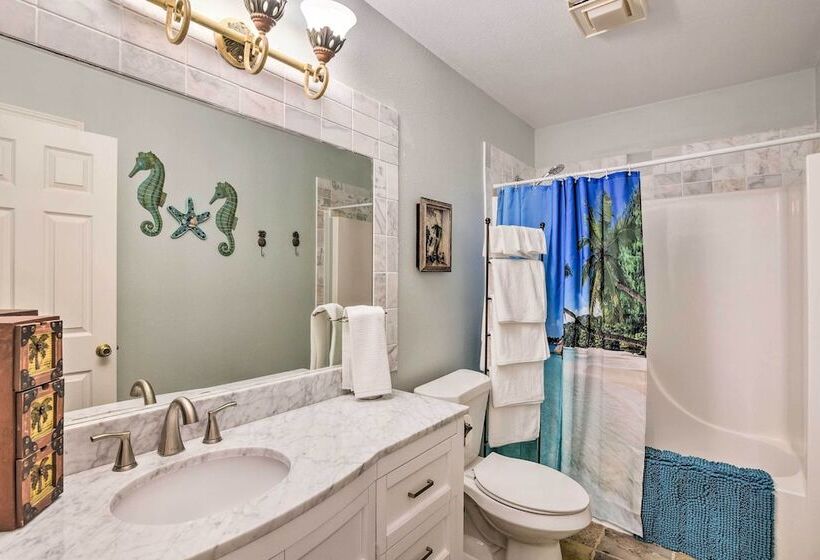 Pool Access & Walk To Beach: Galveston Home