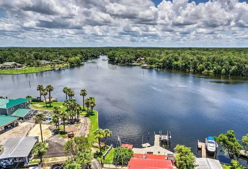 Homosassa River Home W/ Private Boat Ramp & Kayaks