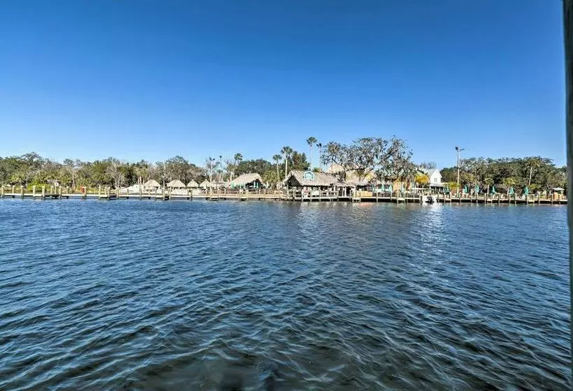 Homosassa River Home W/ Private Boat Ramp & Kayaks
