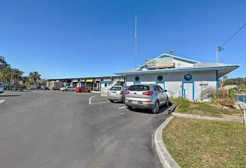 Homosassa River Home W/ Private Boat Ramp & Kayaks