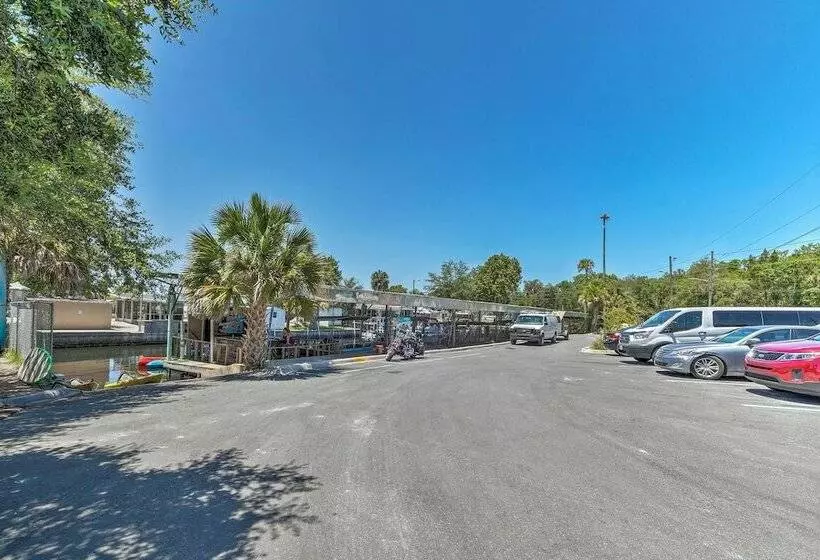 Homosassa River Home W/ Private Boat Ramp & Kayaks