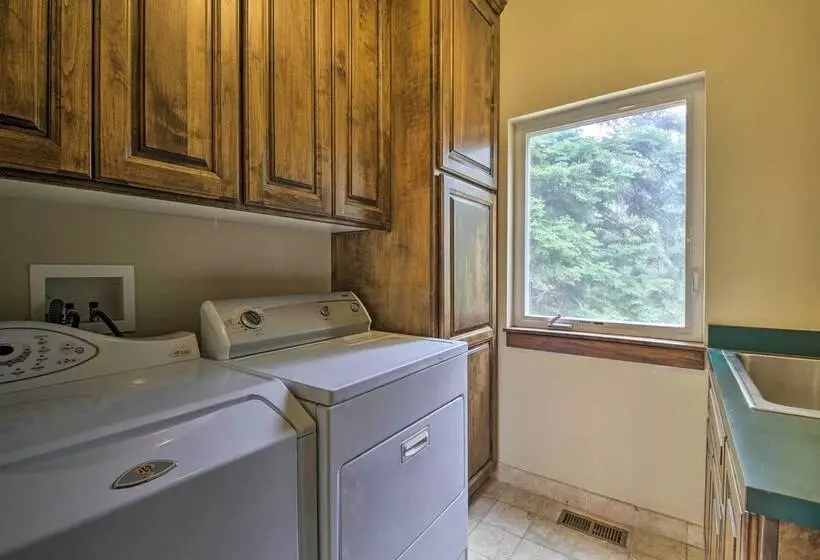 Incredible Lake Arrowhead Home W/ Views & Decks!