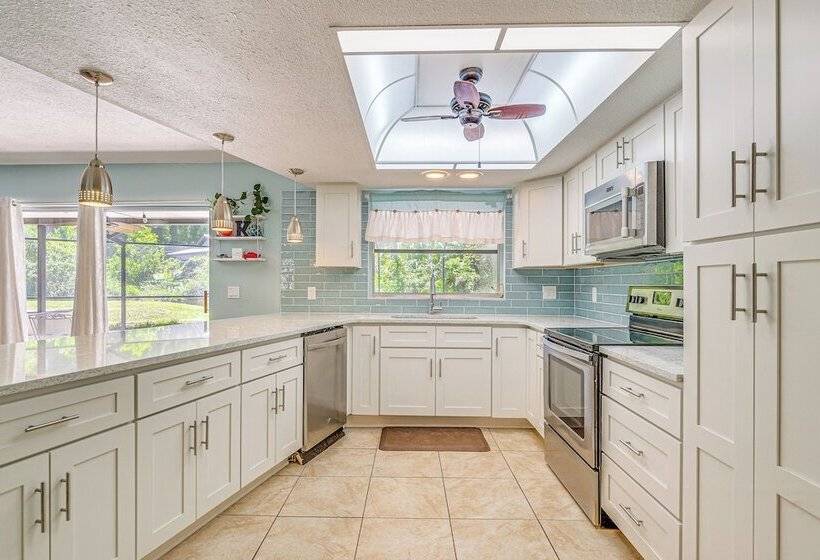 Lovely Crystal River Home W/ Lanai & Pool!