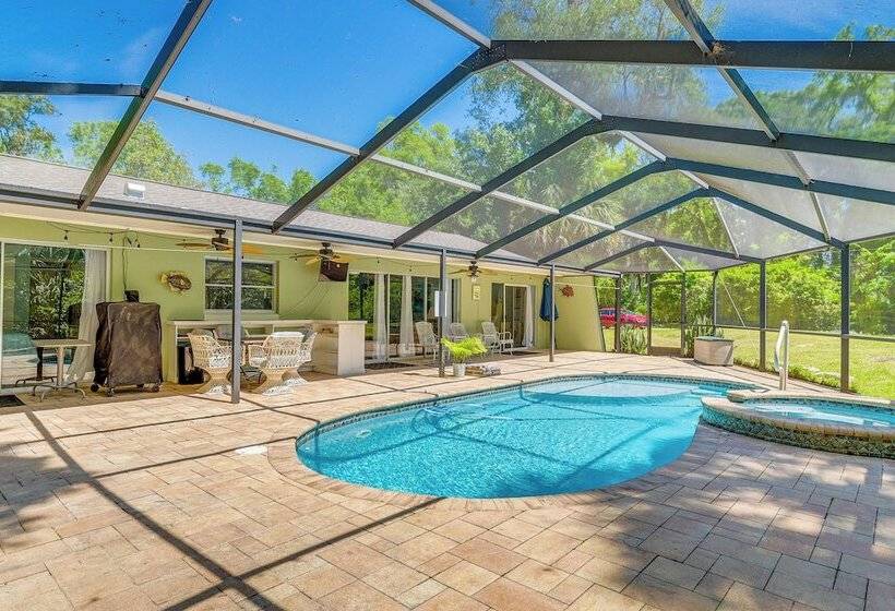 Lovely Crystal River Home W/ Lanai & Pool!