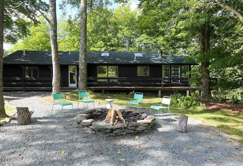 Modern Hideaway W/ Deck + State Forest Access