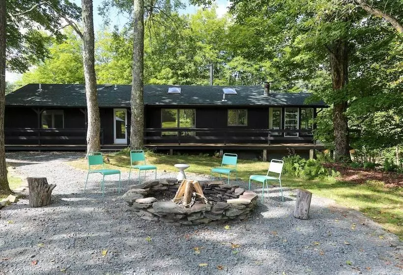 Modern Hideaway W/ Deck + State Forest Access