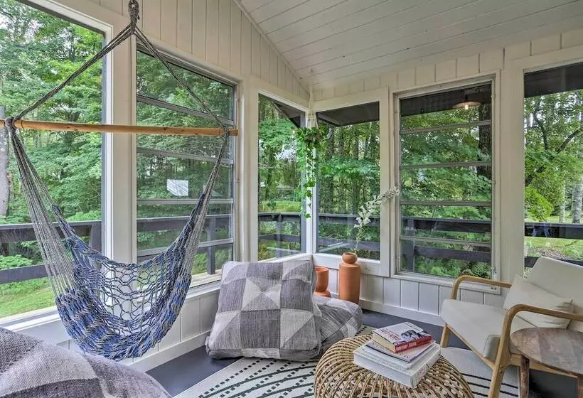 Modern Hideaway W/ Deck + State Forest Access