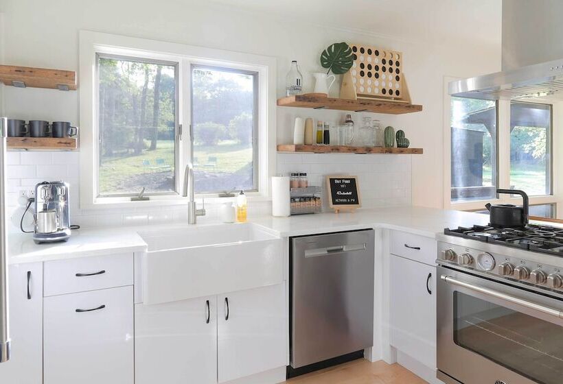 Modern Hideaway W/ Deck + State Forest Access