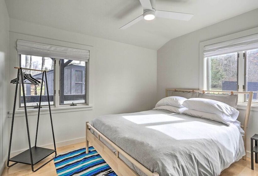 Modern Hideaway W/ Deck + State Forest Access