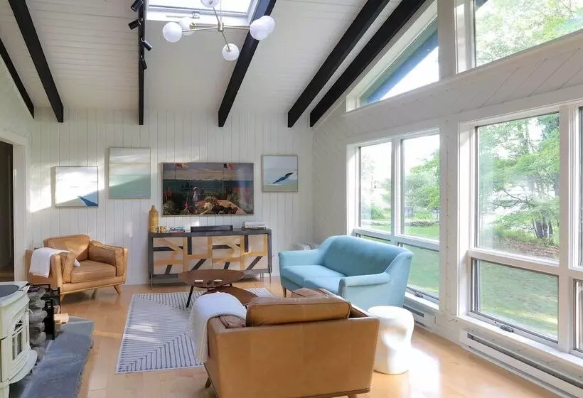 Modern Hideaway W/ Deck + State Forest Access