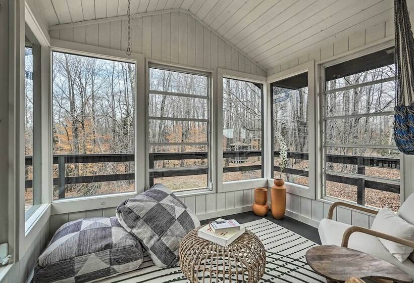 Modern Hideaway W/ Deck + State Forest Access