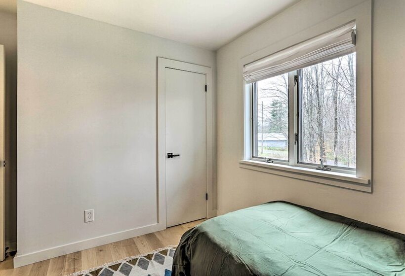 Modern Hideaway W/ Deck + State Forest Access