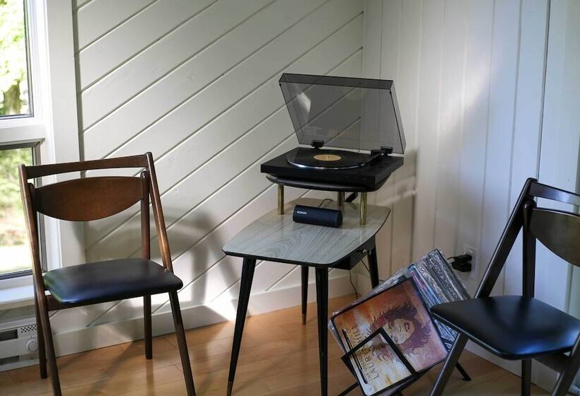 Modern Hideaway W/ Deck + State Forest Access