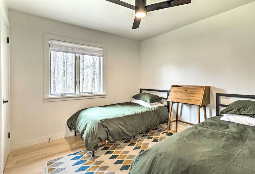 Modern Hideaway W/ Deck + State Forest Access