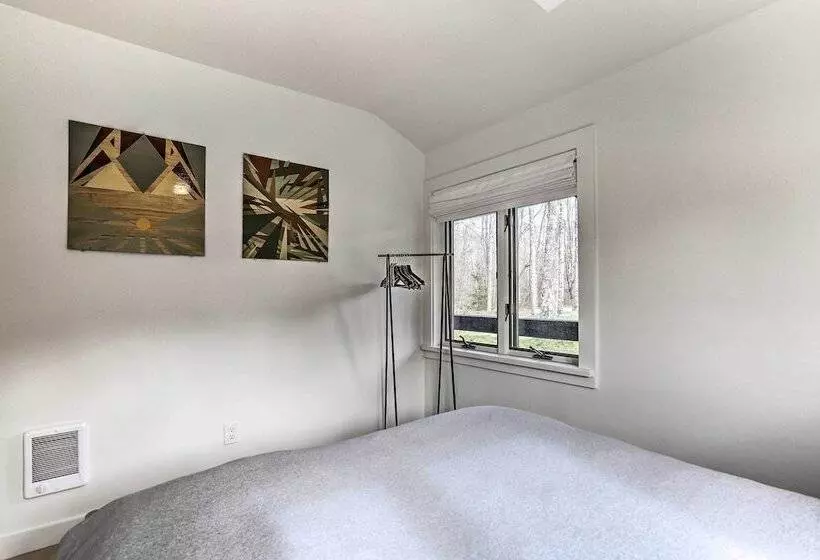 Modern Hideaway W/ Deck + State Forest Access